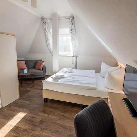 Kastanienallee Hotell 4*