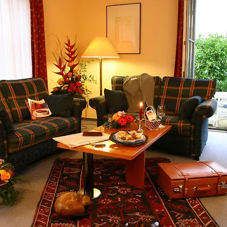 Kastanienallee 酒店 4*