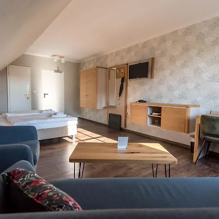 Kastanienallee Szálloda 4*
