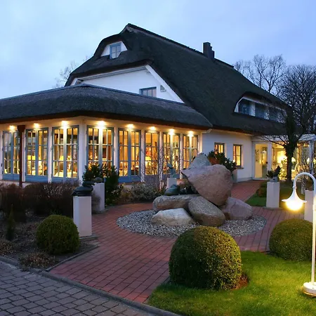 Kastanienallee Hotel 4*