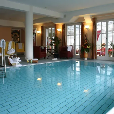 Kastanienallee Hotel 4*